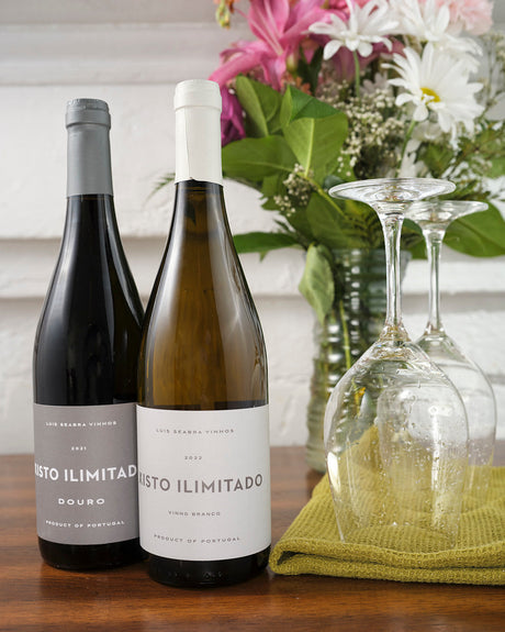 Stylized image of Luis Seabra bottles
