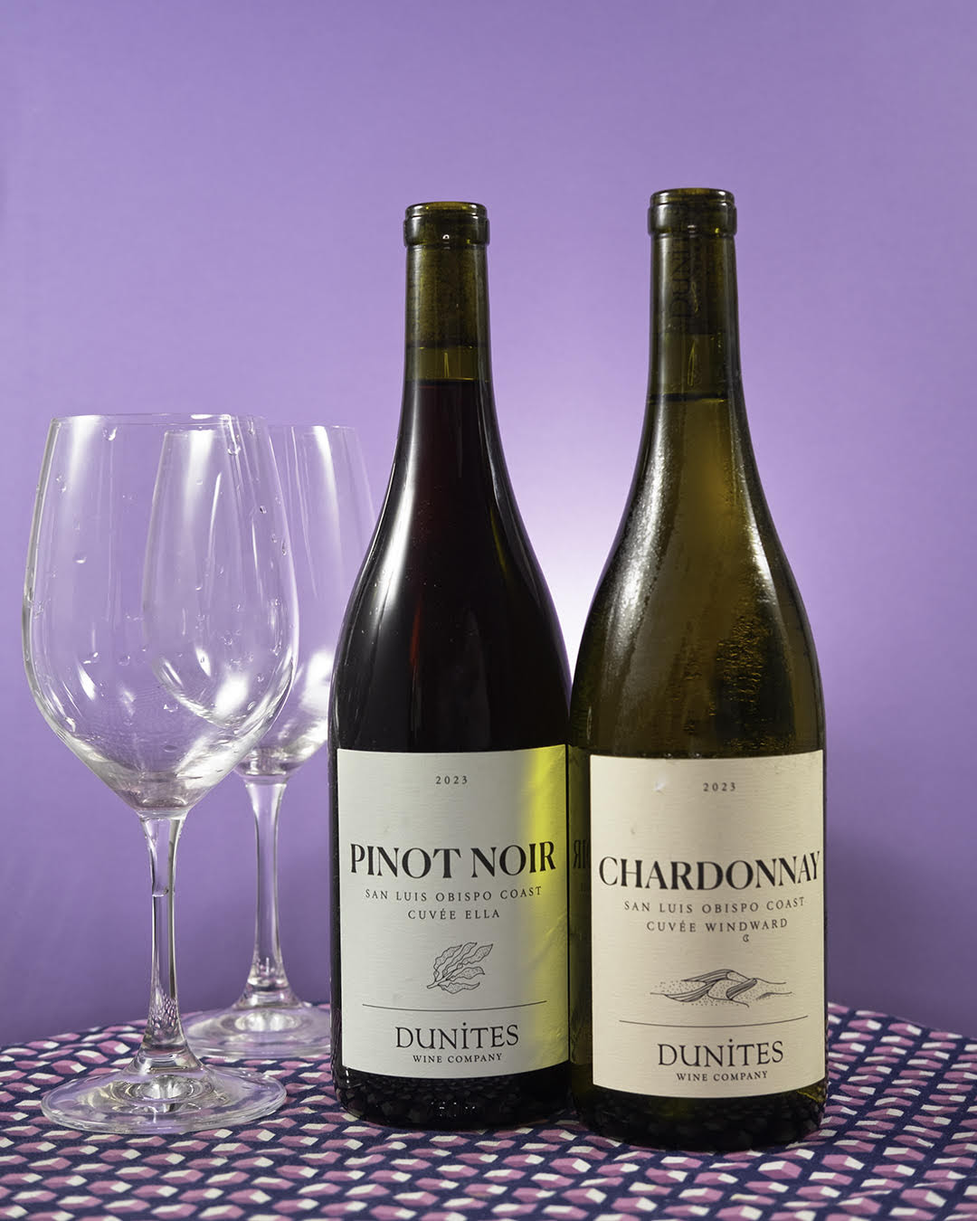 Stylized image of Dunites wine bottles